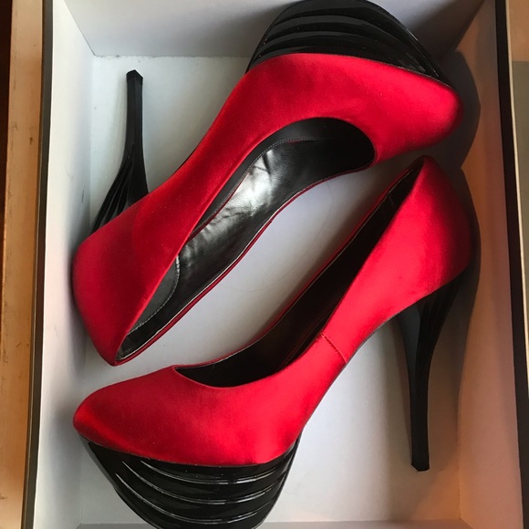 BRAND NEW. Red & black Bebe pumps - Picture 2 of 6